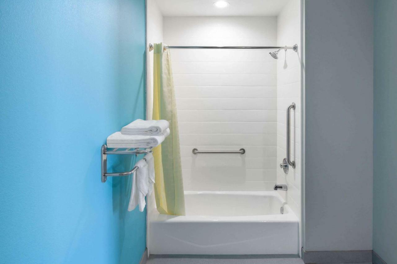 Americas Best Value Inn Houston Willowbrook Екстериор снимка