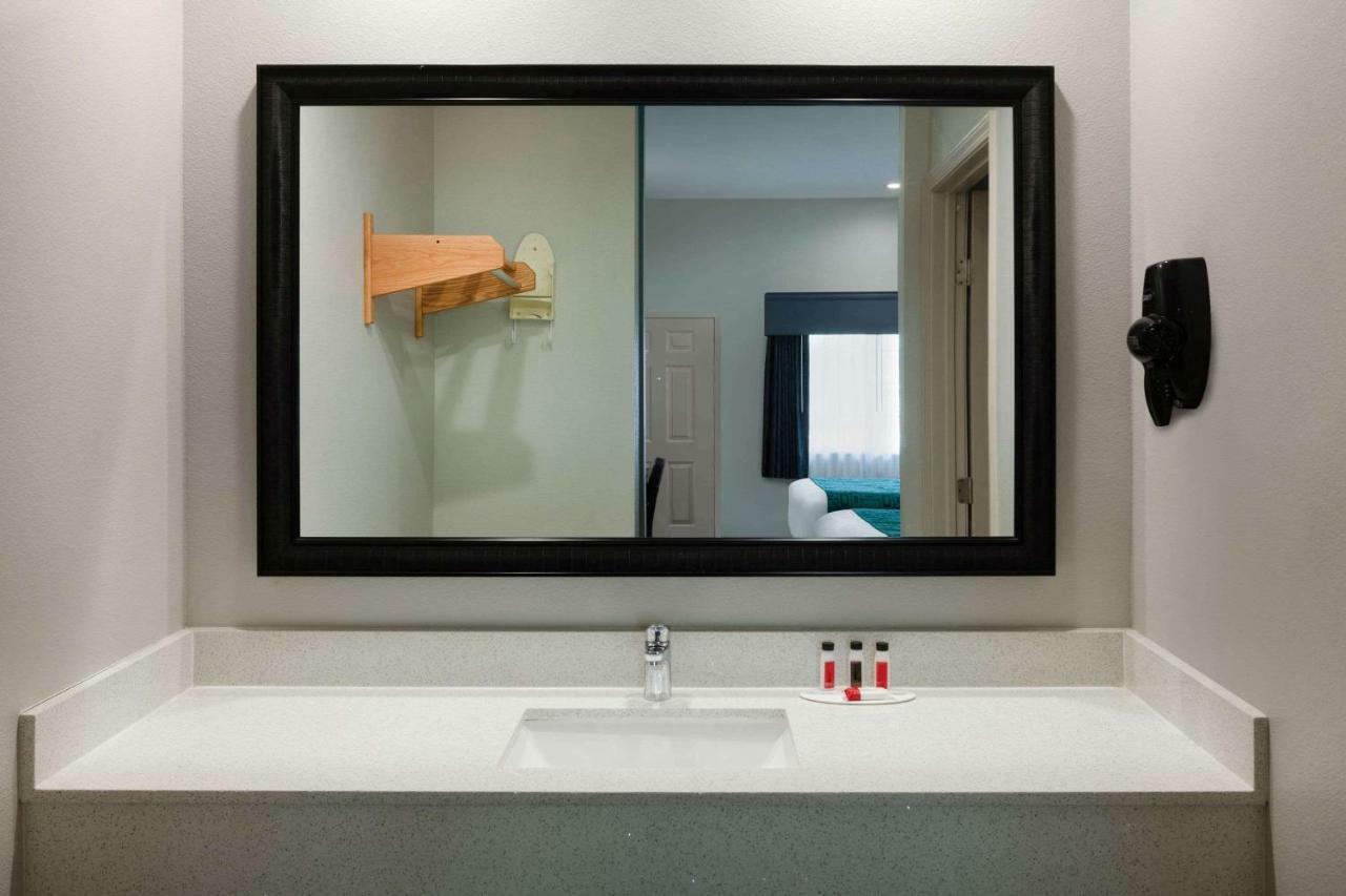 Americas Best Value Inn Houston Willowbrook Екстериор снимка